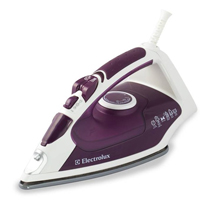 Bàn ủi hơi nước Electrolux ESI535