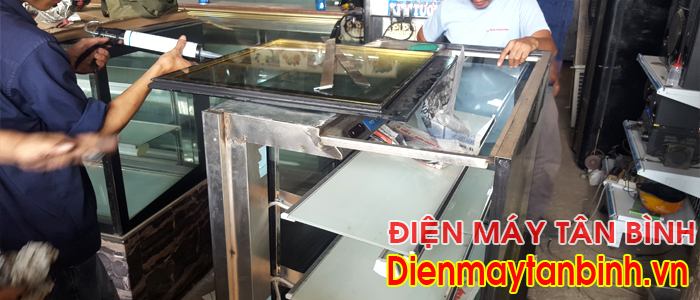 Thay k&iacute;nh tủ m&aacute;t