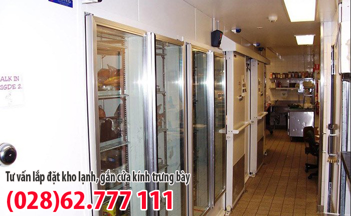 kho m&aacute;t c&oacute; k&iacute;nh trưng b&agrave;y thực phẩm